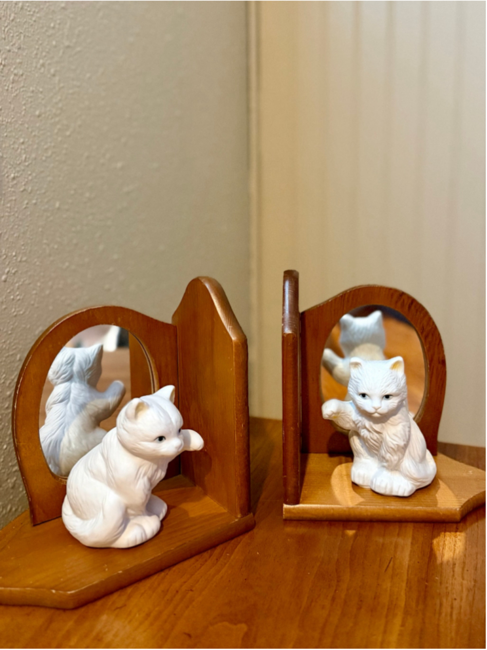 Vintage Ceramic White Kitten Mirror Wooden Bookends Pair Nursery Cat Decor